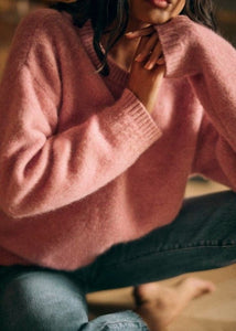 Crafted from luxurious baby alpaca wool, the Amiel Jumper in mottled pink offers exceptional warmth and softness with a refined texture. Its expert blend of fibers ensures durability while maintaining a lightweight feel, making it an ideal choice for layering in cooler weather. The subdued mottled pink hue adds a subtle touch of elegance, perfect for both casual and sophisticated looks. Designed for comfort and style, this jumper combines timeless appeal with premium natural materials.