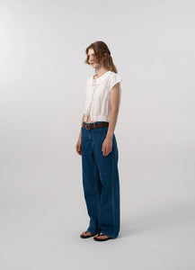 The Daina Ruffle Collar Blouse features a delicate lace trim along the hem, adding a refined and expert touch to its design. Crafted from a soft, ivory cotton fabric, this blouse combines sophisticated details such as a ruffled collar and precise stitching to ensure both elegance and durability. Ideal for those who appreciate meticulous craftsmanship and understated femininity.
