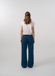 The Daina Ruffle Collar Blouse features a delicate lace trim along the hem, adding a refined and expert touch to its design. Crafted from a soft, ivory cotton fabric, this blouse combines sophisticated details such as a ruffled collar and precise stitching to ensure both elegance and durability. Ideal for those who appreciate meticulous craftsmanship and understated femininity.