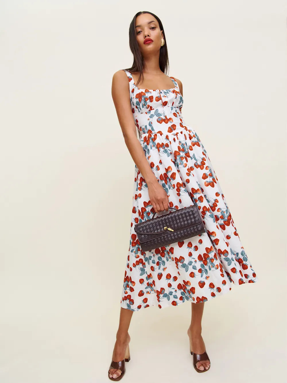The Balia Linen Dress in Strawberry Jam by Reformation offers a refined blend of comfort and style with its lightweight linen fabric, ideal for warm weather. Expertly designed with back smocking, it ensures a flexible fit while adjustable straps provide personalized comfort. The scoop neckline adds a flattering touch, and the dress is fully lined for a smooth feel. Practical side pockets enhance functionality without compromising elegance, making this piece a versatile staple for any sophisticated wardrobe.