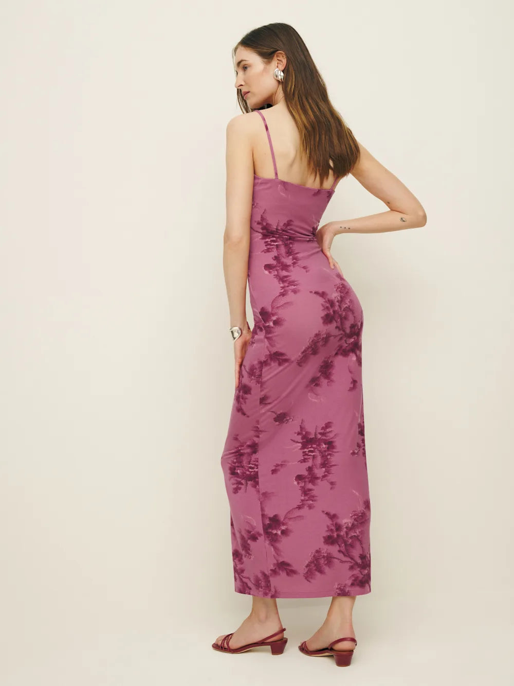 The Elise Knit Dress in Hothouse Rose by Reformation features adjustable straps and a straight neckline, combining customizable fit with classic style. Crafted from medium-weight, soft stretch jersey fabric, it offers comfortable wear with gentle flexibility, making it ideal for both casual and refined occasions. This dress balances structure and ease, ensuring a flattering silhouette throughout the day.