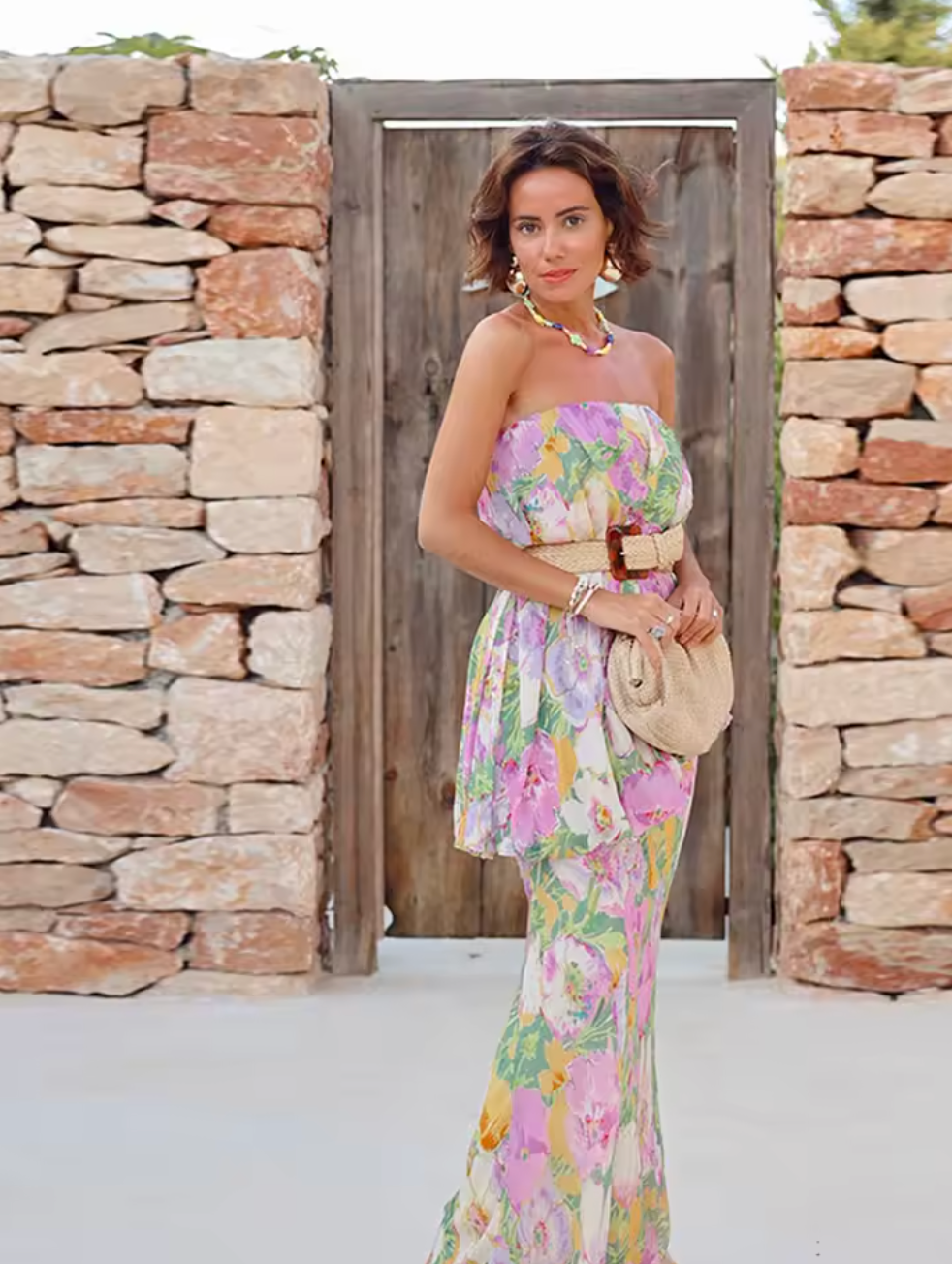 This dress showcases a straight-cut neckline and bare shoulders, creating a sleek and elegant silhouette. Its detailed floral print delivers a subtle yet captivating design, complemented by a comfortable, structured interior lining. The concealed side zip with a metal hook ensures a flawless fit and effortless wear. Perfectly tailored for refined occasions, it combines sophistication and practicality with expert craftsmanship.