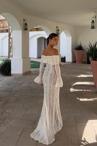 The Belle Maxi Dress offers a contemporary and classic design with a curve-creating silhouette. Made from stretch floral lace and featuring internal boning, it beautifully showcases your figure while providing elegant draping off the shoulder. The contrast lining adds an extra touch of sophistication.