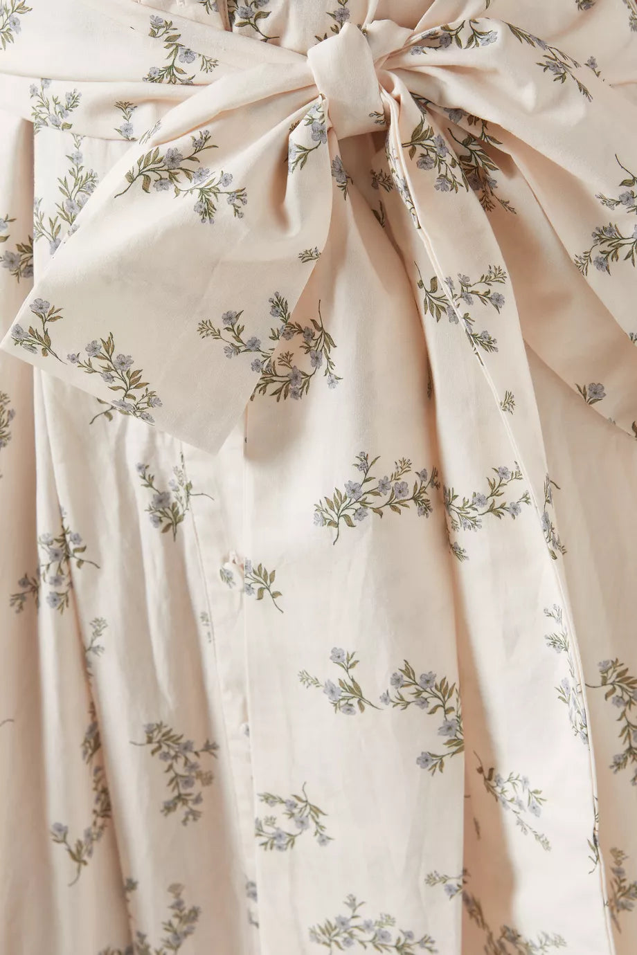 Defined by a fit-and-flare silhouette, the Adaline dress is finished with voluminous puffed sleeved. Cut from crisp cotton, the elegant silhouette features soft pleats throughout the top, a self-tie waist and pockets for keeping a lip gloss and card holder.