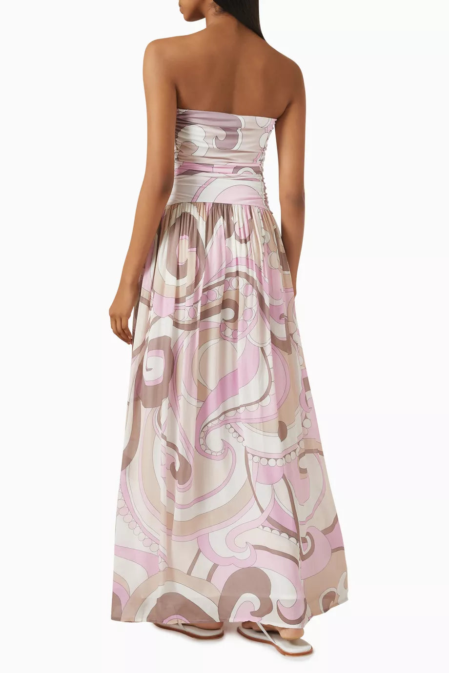 The Mode Maxi Dress by Cin Cin embodies timeless elegance with its captivating print and fluid silhouette. Designed with a ruched bodice and a refined strapless neckline, this dress offers a flattering fit that enhances your natural grace. Perfect for sophisticated occasions, it combines comfort and style to ensure you leave a lasting impression.