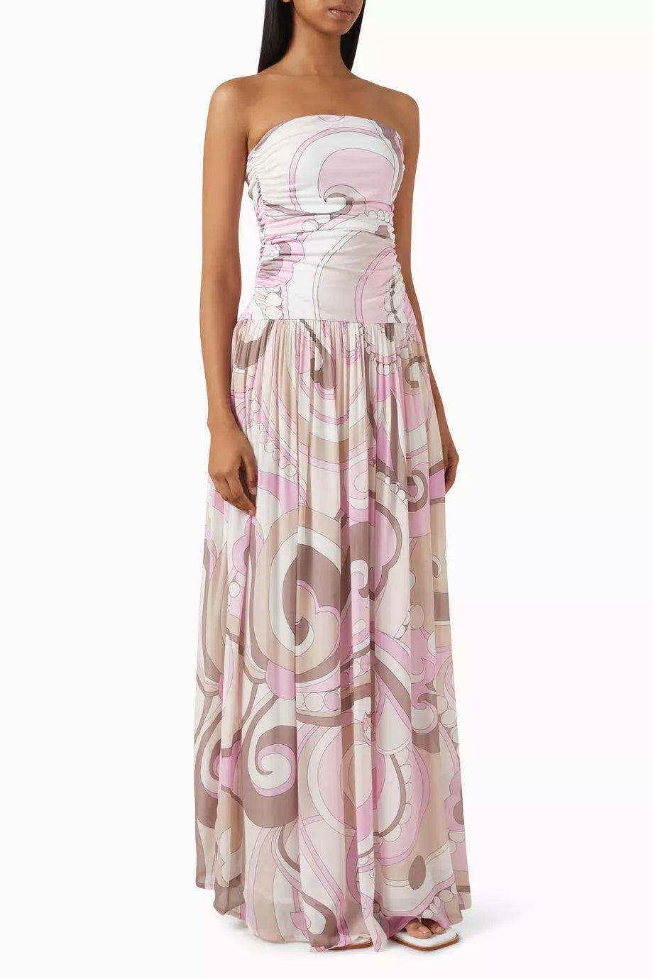 The Mode Maxi Dress by Cin Cin embodies timeless elegance with its captivating print and fluid silhouette. Designed with a ruched bodice and a refined strapless neckline, this dress offers a flattering fit that enhances your natural grace. Perfect for sophisticated occasions, it combines comfort and style to ensure you leave a lasting impression.