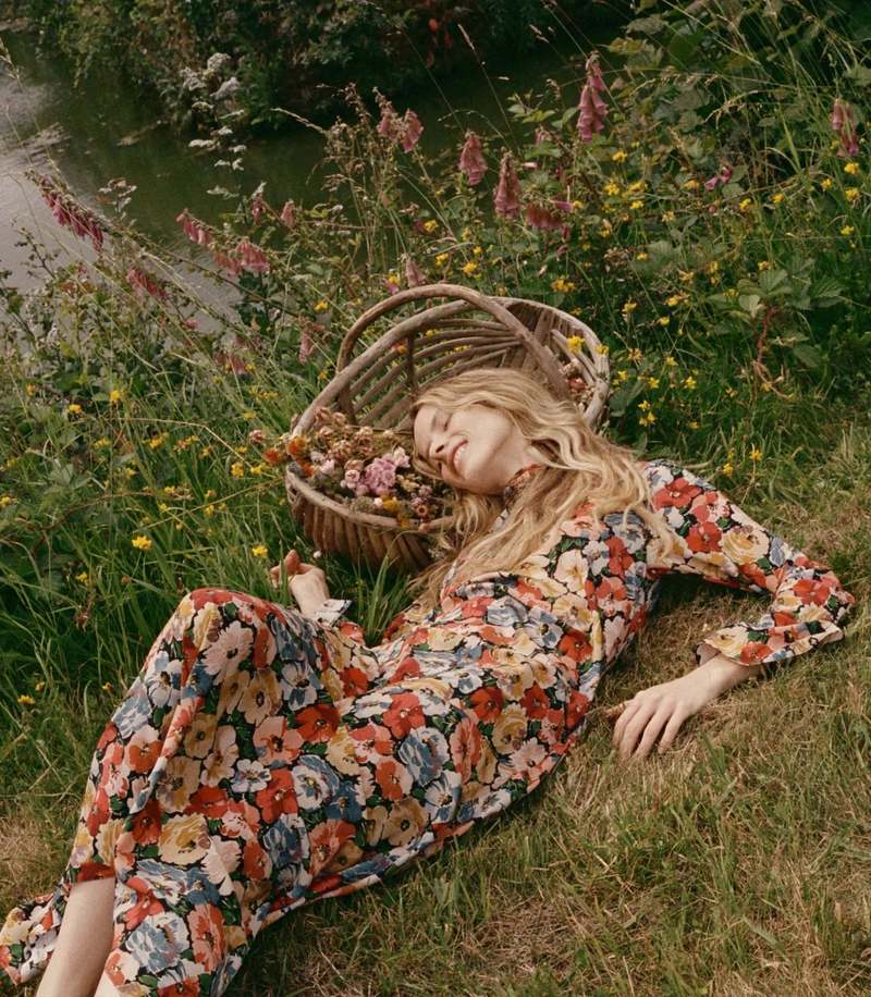 Crafted from washed silk crepe de chine, the Musetta Dress in Poppy Meadow by Doen combines elegance with refined tailoring. It features a sophisticated mock neck and dramatic flared sleeves finished with delicate ruffle trims at the cuffs. The fitted bodice, enhanced by an invisible side zipper, seamlessly flows into an ankle-grazing bias-cut skirt, ensuring a flattering silhouette and graceful movement. Ideal for those seeking timeless style with subtle, expert detailing.
