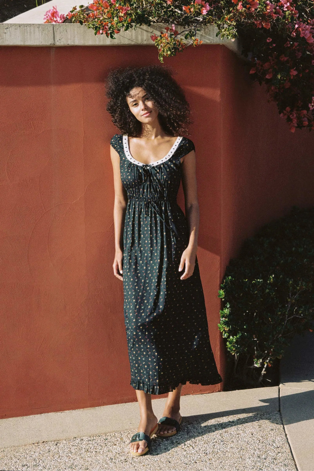 The Kelly Dress features a sophisticated deep scooped neckline trimmed with delicate lace, enhancing its feminine appeal. Crafted from 100% regenerative cotton, its elastic-gathered bodice ensures comfort and flexibility. Practical side seam pockets add functionality, while the exclusive Night Garden floral print completes this season’s standout silhouette with elegance and sustainability.
