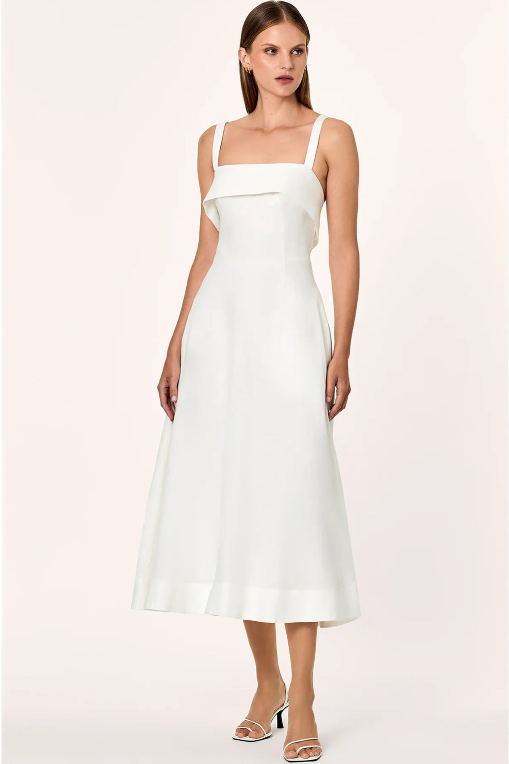 Crafted from breathable linen and fully lined for comfort, the Carmellia Dress in Milk features a refined fold-over neckline with delicate shoulder straps. Its natural fabric ensures a lightweight feel, while the elegant design makes it perfect for sophisticated occasions. To maintain its pristine quality, dry clean only.