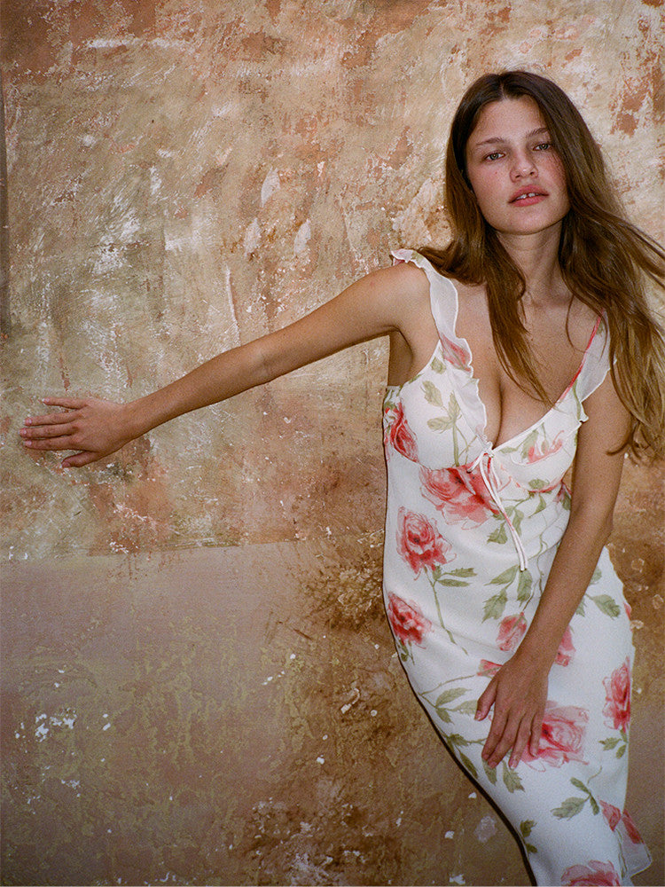 Indulge in luxury with The Gemma in Pink Floyd by Realisation Par. This sweet and romantic dress is delicately crafted from soft silk chiffon, draping effortlessly around your bust and shoulders for a feminine feel. With its double layer of silk and subtle tie detail, this midi dress exudes elegance and grace.