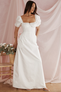 Introducing the Felizia Maxi Dress, your go-to for spring vacations and garden parties. Made from stretch white cotton, it offers a lightweight and comfortable fit. The gathered cups provide gentle support for a flattering bust, while the drawstring ties allow for a personalized fit. Complete with pockets for added convenience, Felizia is the perfect combination of femininity and practicality.