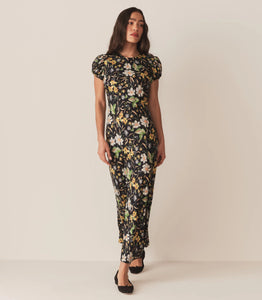 Crafted from a drapey silk-viscose twill, the Merla Dress by Doen in Sweet Anemone boasts an elegant bias cut that flatters the silhouette. Inspired by Art Deco motifs, this dress features a refined high neck and delicate short puffed sleeves, blending timeless style with modern sophistication. Perfect for occasions that call for understated glamour.