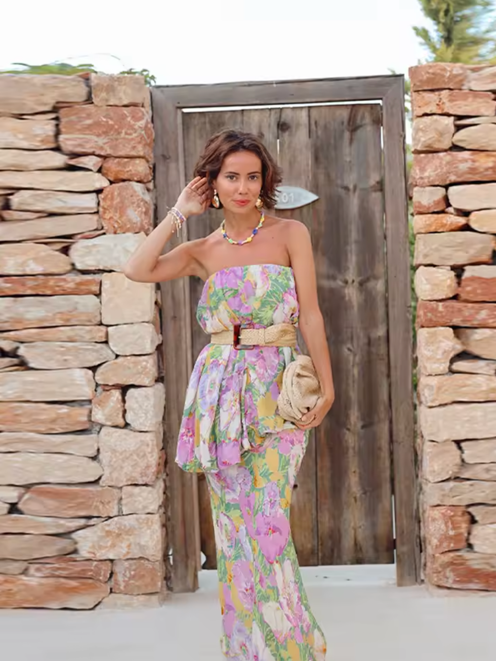 This dress showcases a straight-cut neckline and bare shoulders, creating a sleek and elegant silhouette. Its detailed floral print delivers a subtle yet captivating design, complemented by a comfortable, structured interior lining. The concealed side zip with a metal hook ensures a flawless fit and effortless wear. Perfectly tailored for refined occasions, it combines sophistication and practicality with expert craftsmanship.