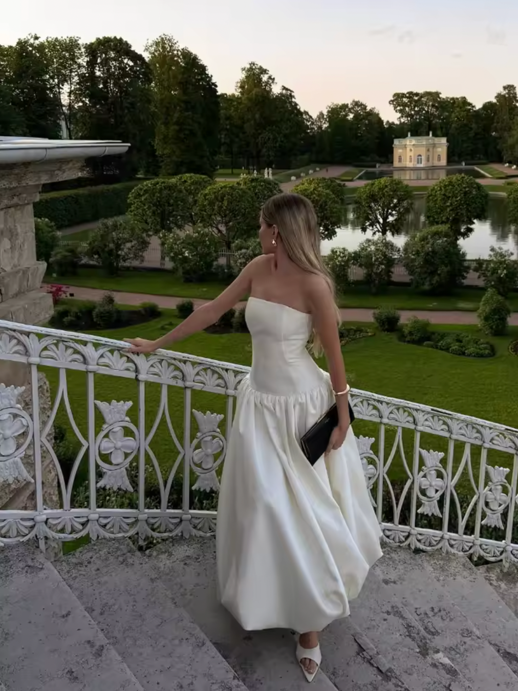 The Chateau Midi Dress combines timeless elegance with modern design, featuring a solid, strapless bodice and an A-line silhouette that flatters every figure. Its high waist and pleated skirt create a refined, flowing shape, perfect for summer events and sophisticated parties. Crafted to ensure comfort without sacrificing style, this chic sleeveless dress is an ideal choice for women seeking effortless grace in warm weather.