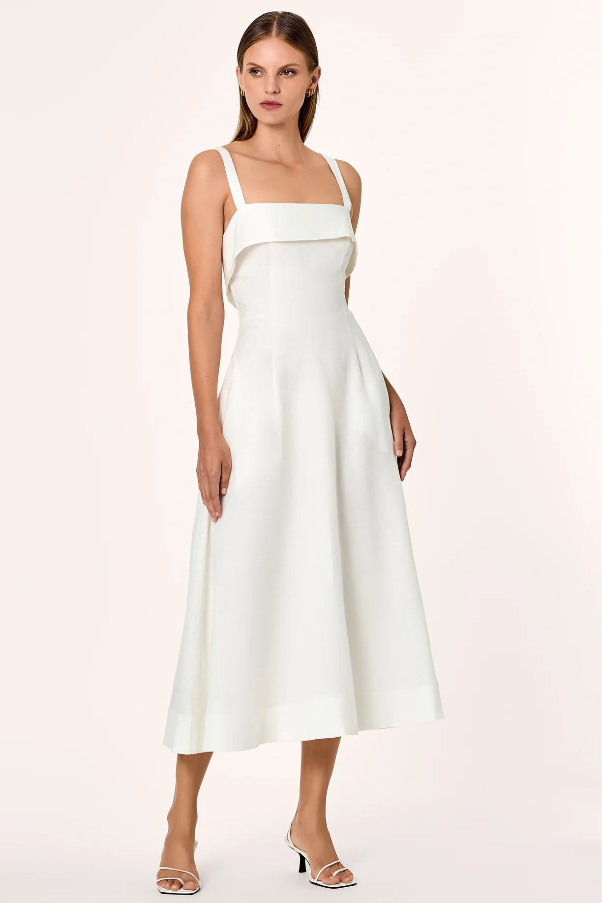 Crafted from breathable linen and fully lined for comfort, the Carmellia Dress in Milk features a refined fold-over neckline with delicate shoulder straps. Its natural fabric ensures a lightweight feel, while the elegant design makes it perfect for sophisticated occasions. To maintain its pristine quality, dry clean only.