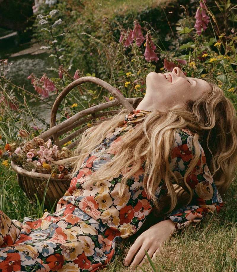 Crafted from washed silk crepe de chine, the Musetta Dress in Poppy Meadow by Doen combines elegance with refined tailoring. It features a sophisticated mock neck and dramatic flared sleeves finished with delicate ruffle trims at the cuffs. The fitted bodice, enhanced by an invisible side zipper, seamlessly flows into an ankle-grazing bias-cut skirt, ensuring a flattering silhouette and graceful movement. Ideal for those seeking timeless style with subtle, expert detailing.