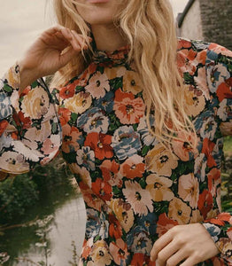 Crafted from washed silk crepe de chine, the Musetta Dress in Poppy Meadow by Doen combines elegance with refined tailoring. It features a sophisticated mock neck and dramatic flared sleeves finished with delicate ruffle trims at the cuffs. The fitted bodice, enhanced by an invisible side zipper, seamlessly flows into an ankle-grazing bias-cut skirt, ensuring a flattering silhouette and graceful movement. Ideal for those seeking timeless style with subtle, expert detailing.