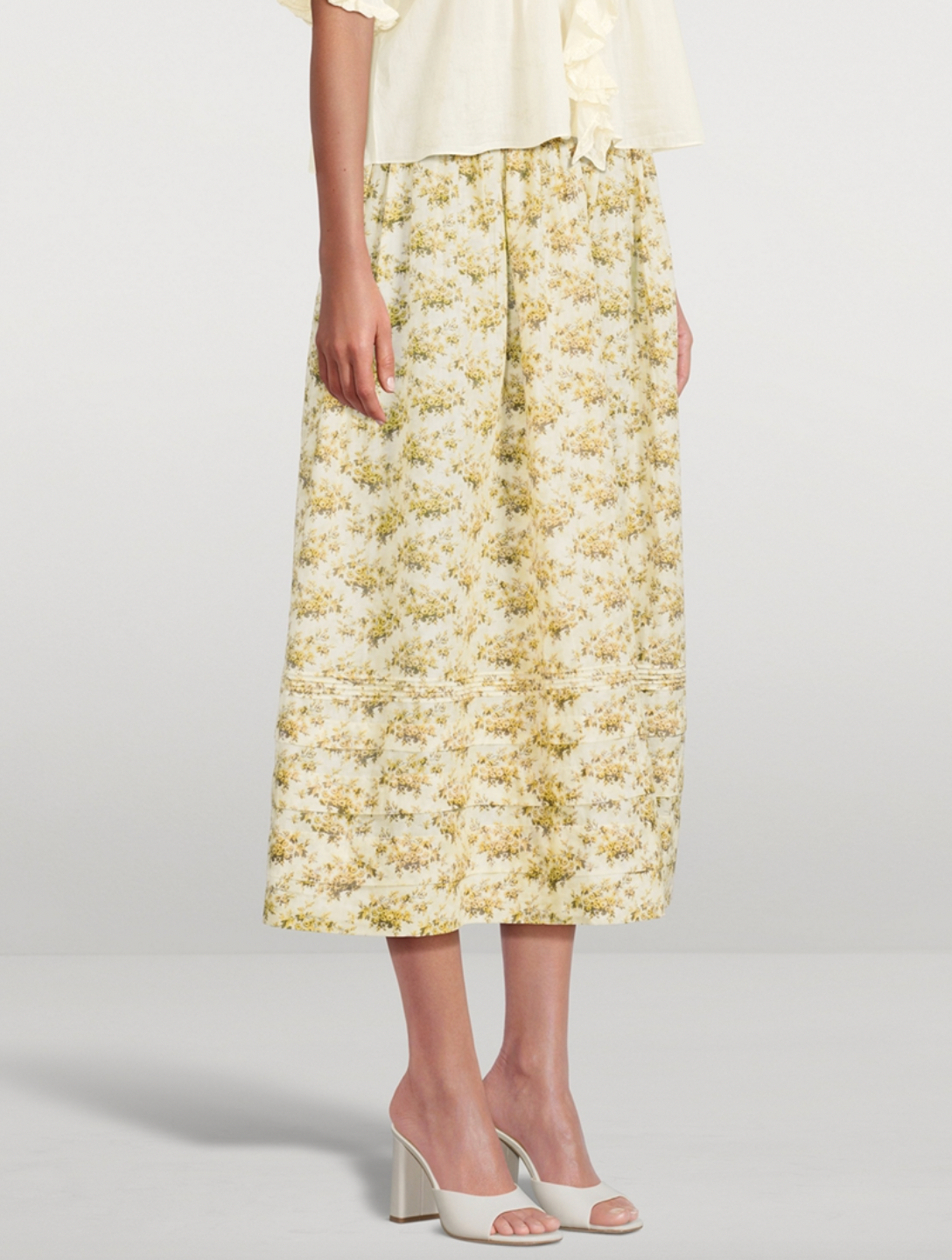 The Marcie Maxi Skirt in Floral Print by Doen is crafted from soft, lightweight organic cotton voile, featuring a Victorian-inspired Rosier Floral design. It boasts a high waist with an invisible side seam zipper, offering a seamless fit. The ankle-grazing full skirt is detailed with elegant pintucks, combining classic style with refined craftsmanship. Certified to the Global Organic Textile Standard, this skirt ensures both quality and sustainability.