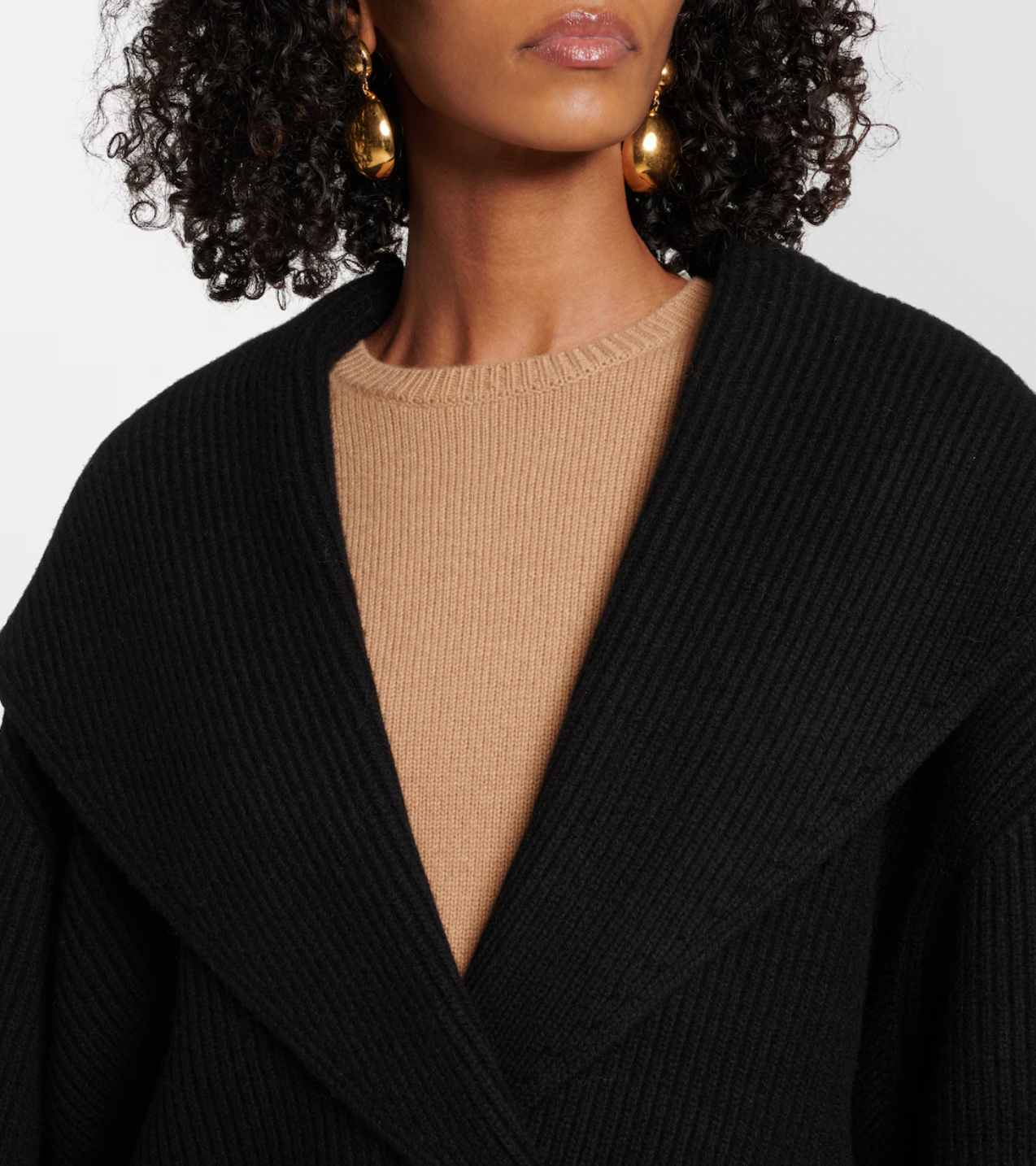 This Toteme wool-blend cardigan offers refined warmth and timeless style. Crafted from a premium wool blend, it provides softness and insulation perfect for layering in cooler weather. Its clean lines and subtle detailing ensure a versatile piece suitable for both casual and more polished looks, making it a valuable addition to any discerning wardrobe.