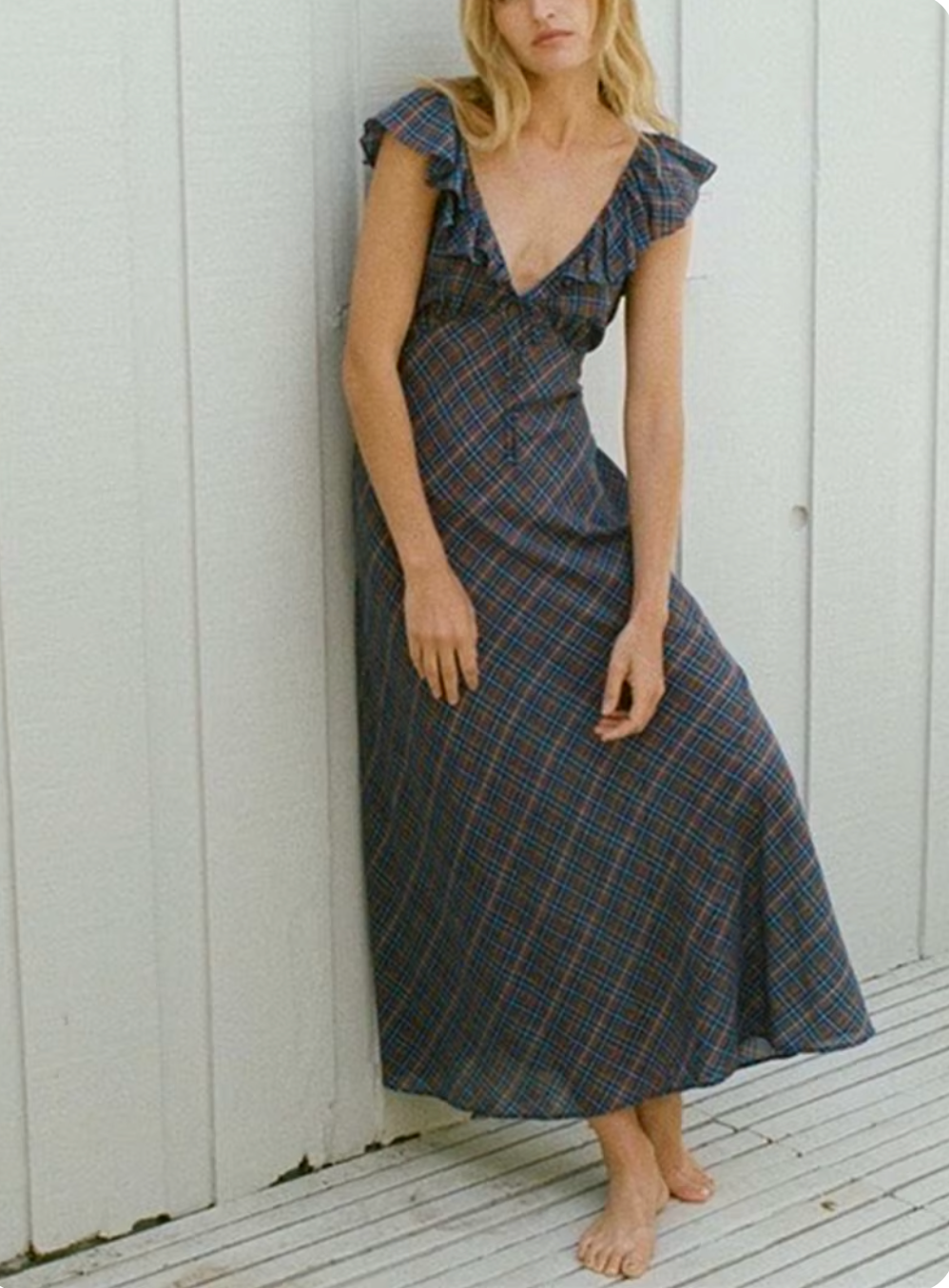 The Doen LULANI DRESS in Azure French Plaid exudes confidence and femininity. Made with high-quality materials, this dress is both comfortable and stylish. Perfect for any occasion, it will leave you feeling empowered and ready to take on the day in style!