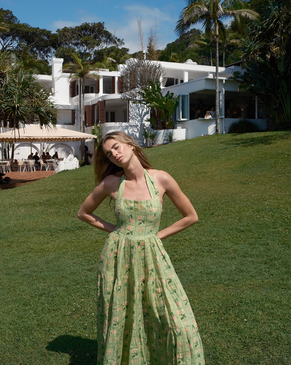 Expertly crafted from premium linen, the Willow Midi Dress by Palm Noosa is a must-have for any fashion-forward wardrobe. Its halter neck design and flowing full skirt flatter the figure, while an elasticated panel in the back ensures a comfortable and customized fit. Perfect for any occasion, this dress is adorned with our exclusive Green Floral Tile print. See our size and fit guide for more details.