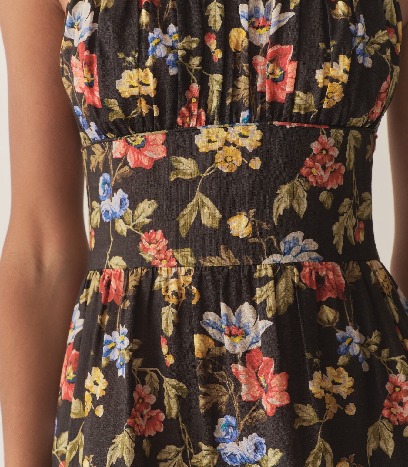Crafted from lightweight ramie fabric adorned with a delicate 1930s French block print, the Benoit Dress offers a refined silhouette for spring. It features a soft sweetheart neckline paired with ultra-skinny spaghetti straps, lending a subtle elegance. The fitted bodice with an invisible side zipper ensures a sleek fit, while the ankle-grazing A-line skirt provides graceful movement and timeless appeal.