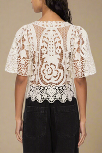 The Gianna Tie Top from Sea New York blends delicate lace detailing with a relaxed fit for effortless elegance. Crafted from 100% cotton with polyester embroidery, it features short flowy sleeves and a front tie closure, delivering both comfort and a romantic silhouette. Ideal for those seeking a refined yet easygoing style.