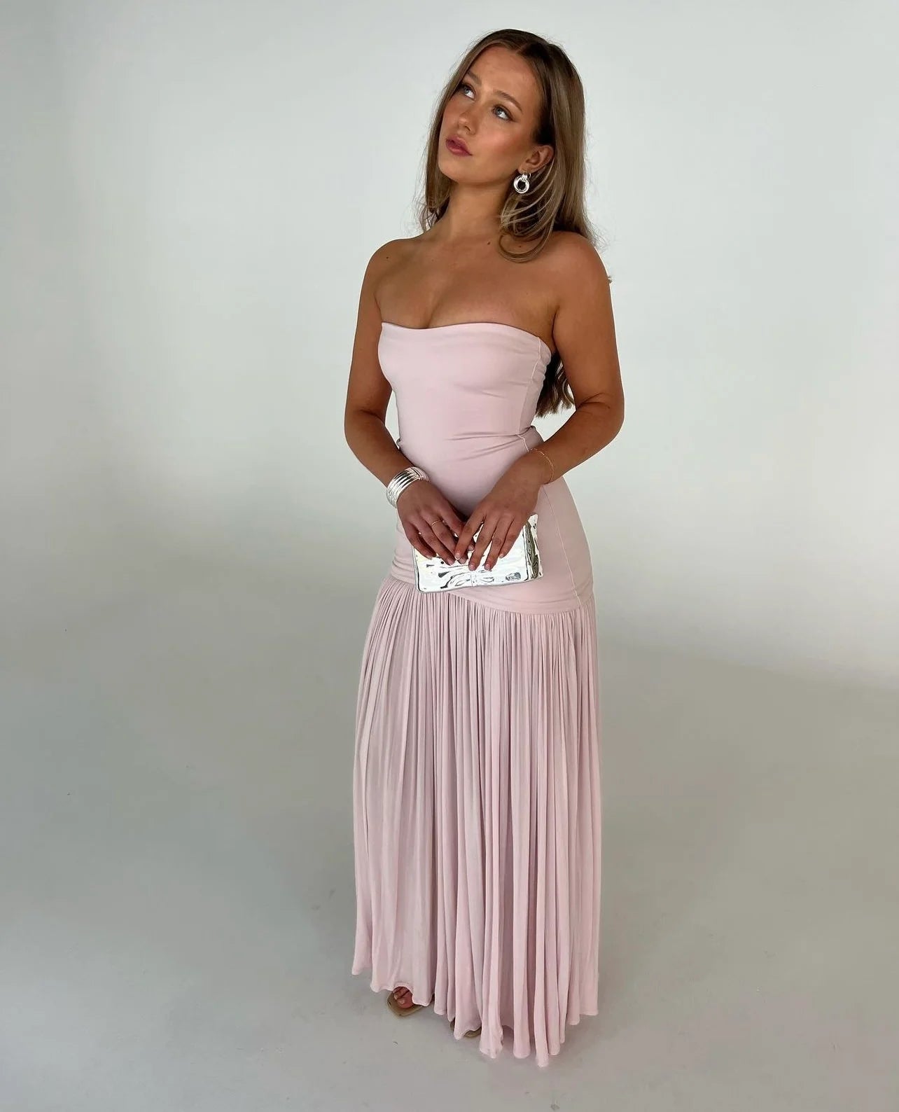 Transform any occasion into a luxurious affair with the Naomi Maxi Dress by Helsa. This beautiful gown in soft rose pink will captivate and impress. Elevate your style and make a lasting impression with the ultimate fusion of glamour and grace.