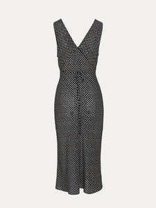 The Stephanie - Paradiso Noir is a silk dress designed for effortless elegance. Its adjustable back tie shapes the waist perfectly, while wide straps offer comfort and bra coverage. The V-neckline subtly enhances the décolletage, and its mid-calf length flatters a range of heights, revealing just the right amount of leg. Versatile for styling, it pairs beautifully with boots for a 90s-inspired look or delicate heels for a more refined finish. A timeless piece that effortlessly elevates your wardrobe.
