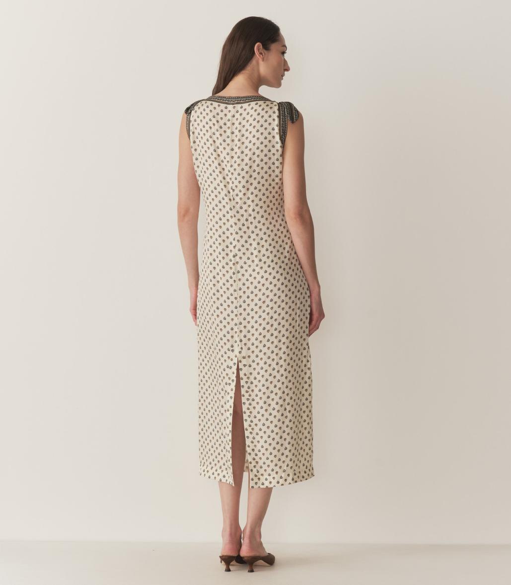 The Amorette Dress in Riviera Foulard by Doen epitomizes effortless elegance with its luxurious silk-viscose twill construction. This sleeveless column silhouette features a refined bateau neckline, adjustable shoulder ties, and a functional waist seam that defines the figure while allowing comfortable movement. A center back slit provides practical ease without compromising sophistication. 