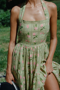 Expertly crafted from premium linen, the Willow Midi Dress by Palm Noosa is a must-have for any fashion-forward wardrobe. Its halter neck design and flowing full skirt flatter the figure, while an elasticated panel in the back ensures a comfortable and customized fit. Perfect for any occasion, this dress is adorned with our exclusive Green Floral Tile print. See our size and fit guide for more details.