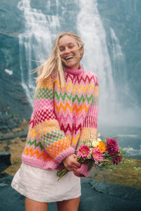 Elevate your style with the Pull Margot. Vibrant colors and a delicate round neck add a touch of elegance, while the striped mohair top adds texture and warmth. Hand-woven with care, this new model is sure to make a statement and elevate any outfit.