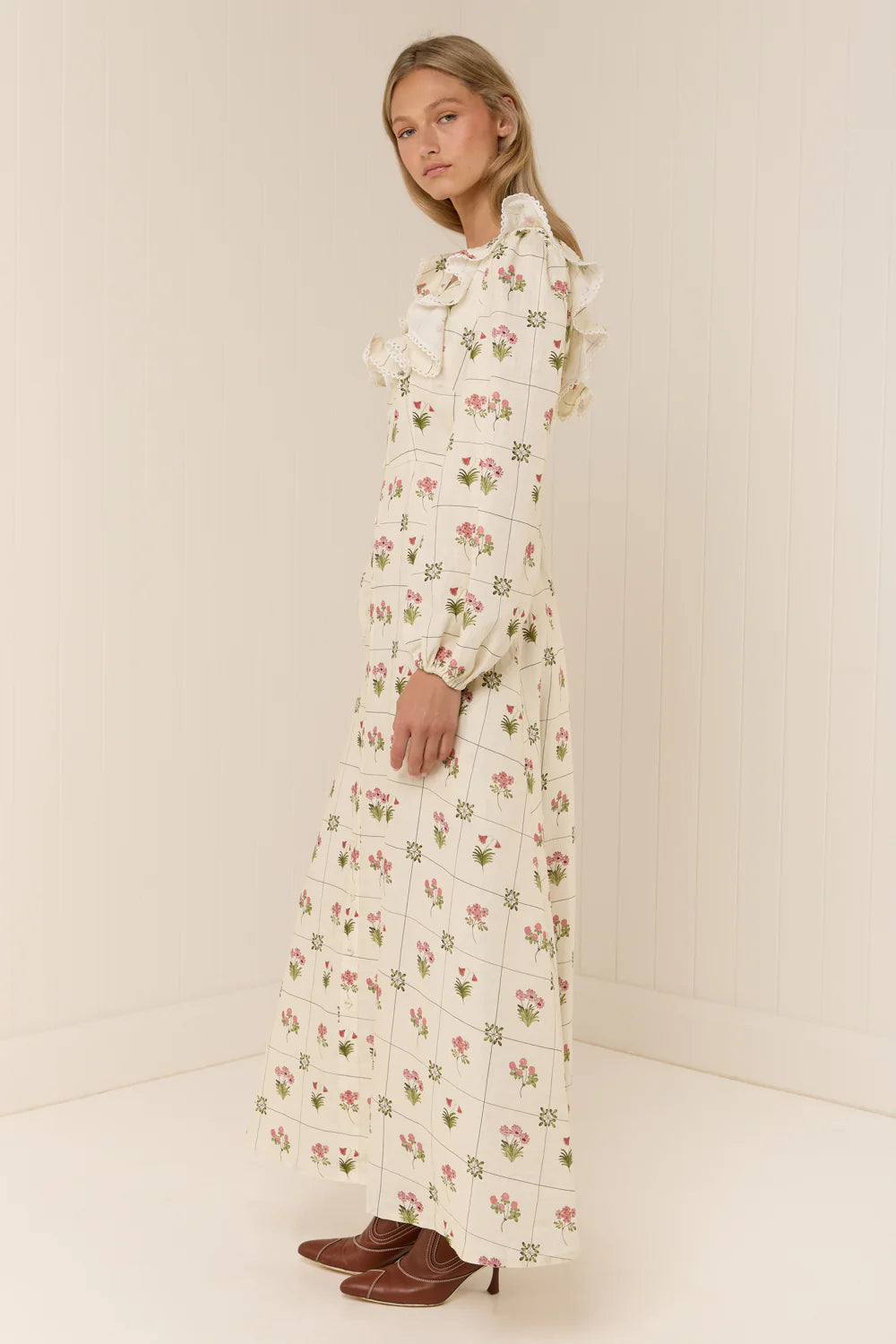 The Montana Dress in our exclusive Flower Ceramics print is expertly crafted from premium linen, combining comfort with refined style. It features a fitted bust and waist that enhance your silhouette, flowing into an elegant A-line skirt. The design includes subtle mock center-front button detailing, full-length sleeves, and a carefully tailored square neckline for a sophisticated finish. Consult our size and fit guide to ensure the perfect fit tailored to your measurements.