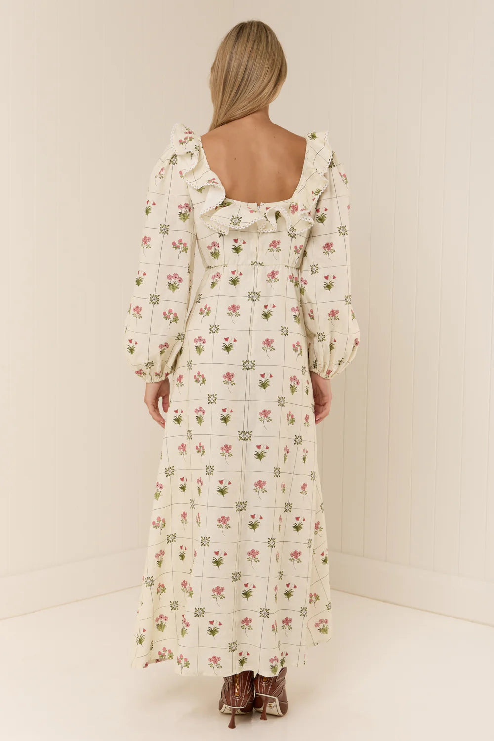 The Montana Dress in our exclusive Flower Ceramics print is expertly crafted from premium linen, combining comfort with refined style. It features a fitted bust and waist that enhance your silhouette, flowing into an elegant A-line skirt. The design includes subtle mock center-front button detailing, full-length sleeves, and a carefully tailored square neckline for a sophisticated finish. Consult our size and fit guide to ensure the perfect fit tailored to your measurements.