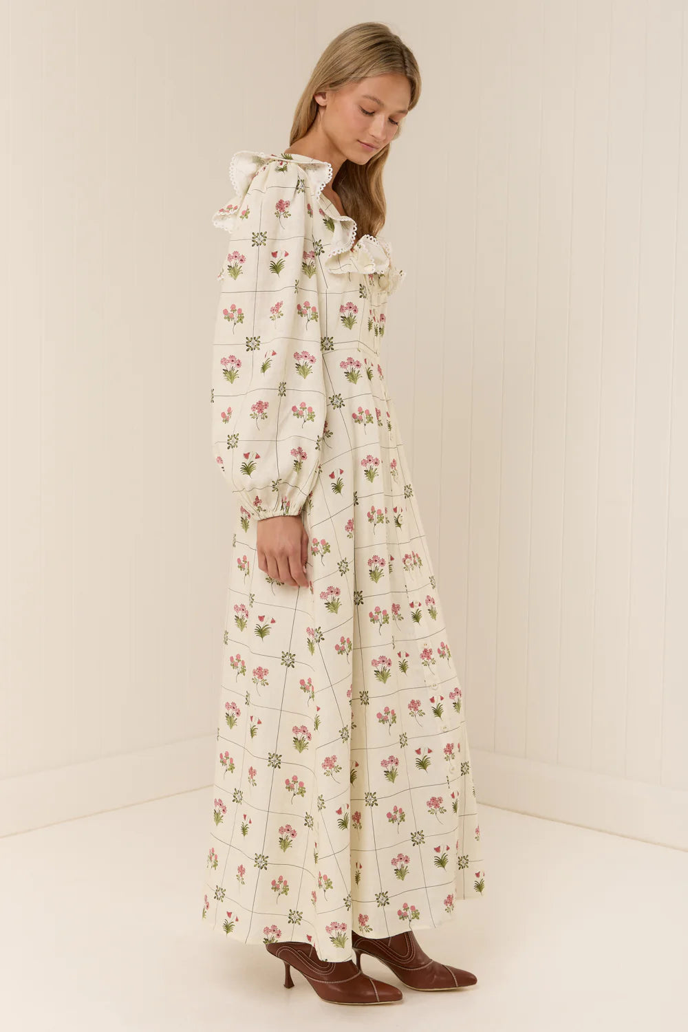 The Montana Dress in our exclusive Flower Ceramics print is expertly crafted from premium linen, combining comfort with refined style. It features a fitted bust and waist that enhance your silhouette, flowing into an elegant A-line skirt. The design includes subtle mock center-front button detailing, full-length sleeves, and a carefully tailored square neckline for a sophisticated finish. Consult our size and fit guide to ensure the perfect fit tailored to your measurements.