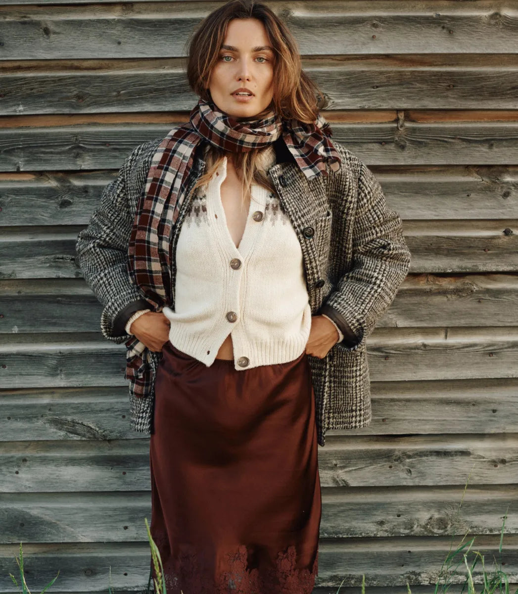 Crafted from luxurious silk satin, the Elowette Skirt in Cafe Brun by Doen features a bias-cut design that drapes beautifully for a refined silhouette. Its scalloped elastic high waist ensures both comfort and fit, while the delicate floral lace trim at the hem adds subtle sophistication. This midi-length skirt seamlessly transitions between casual and formal settings, making it a versatile addition to your wardrobe. Pair with a fitted top to create an expert polished look suited for day-to-night wear.