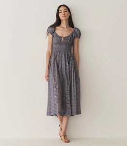 Indulge in effortless elegance with the Doen Quinn Dress in Dahlia Ikat. Its smocked bodice and flowing midi-length skirt flatter the figure, while delicate scoop neck and puff sleeves add a touch of modern charm. Whether for a garden party or a casual day, this dress offers comfort and sophistication with its breathable fabric and intricate detailing.