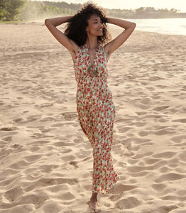 The Mazarin Dress in Tulip Fields by Doen exemplifies refined 1990s elegance with its buttery silk-viscose fabric and plunging halter neckline detailed with delicate ruffles. Featuring a fitted bodice and an invisible side zipper for a seamless fit, it also includes a removable silk georgette rosette brooch that adds versatile sophistication. 