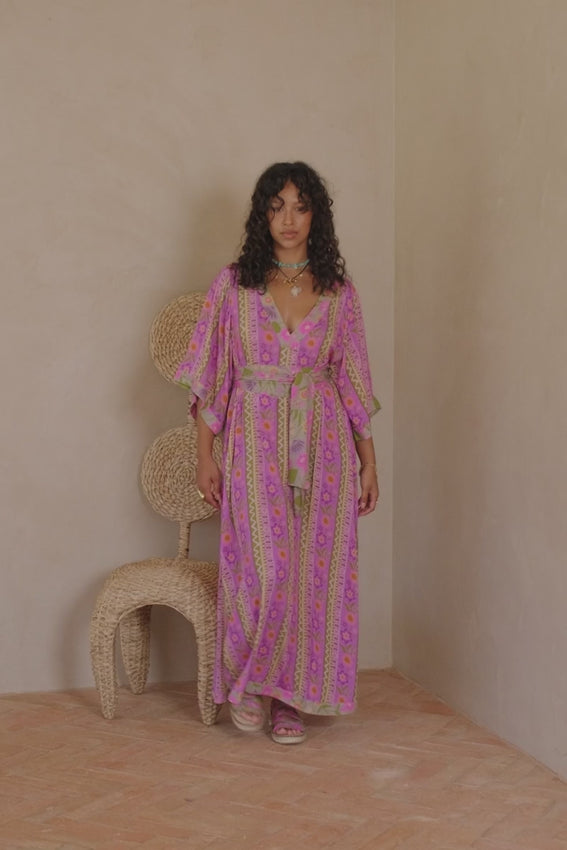 The Goldie Gown in Desert Rose embodies understated sophistication with its vintage-inspired design. Constructed from sustainable LENZING™ ECOVERO™ Viscose, this flowing piece showcases an allover print accented by contrasting details at the neckline, cuffs, and hem. The deep V-neckline and elbow-length sleeves offer refined femininity, while strategically placed side hem splits allow for fluid, graceful movement. 